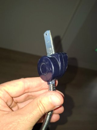 Sombrilla infantil azul y blanca con volantes