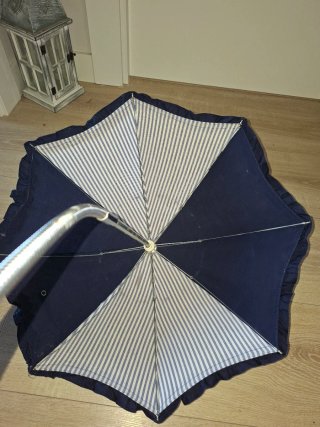 Sombrilla infantil azul y blanca con volantes