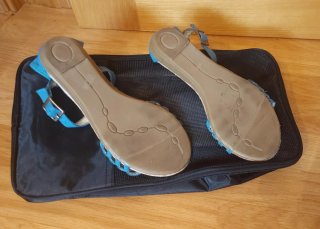 Sandalias azules con pedrería