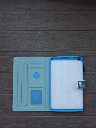 Funda para tablet con lobo aullando