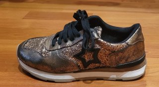 Zapatillas con lentejuelas doradas