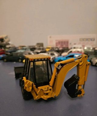 Retroexcavadora Caterpillar 420D 1/50