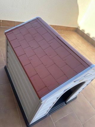 Caseta para perro gris y roja