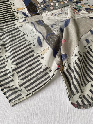 Camisa con ilustración en el textil Vilagallo. T-M