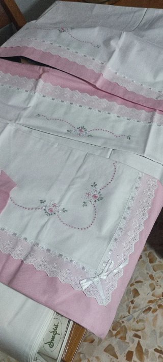 Completo letto ricamato a mano