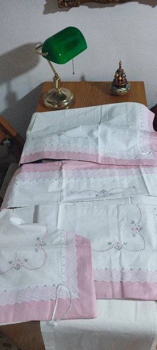 Completo letto ricamato a mano