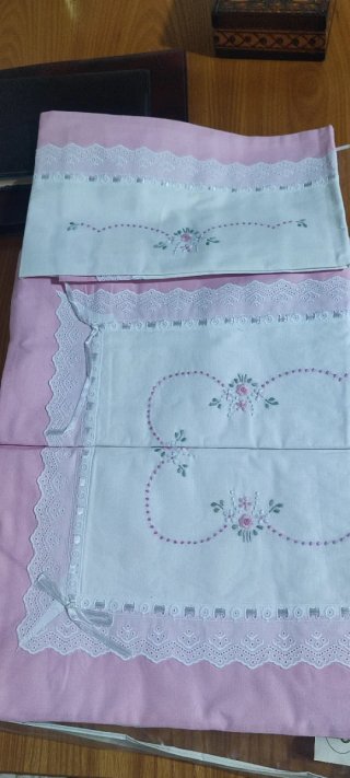 Completo letto ricamato a mano