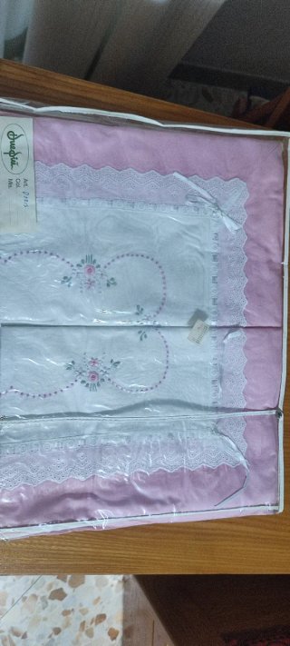 Completo letto ricamato a mano