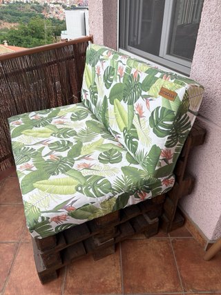 Puf de jardín con pales de madera