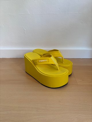 Sandalias plataforma Coperni amarillas