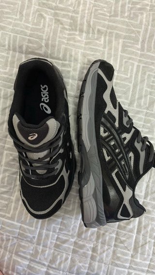 Zapatillas Asics Gel NYC Negras y Grises