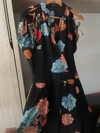Mono Zara flores negro multicolor