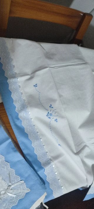 Completo letto ricamato a mano