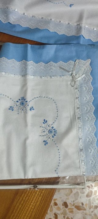 Completo letto ricamato a mano