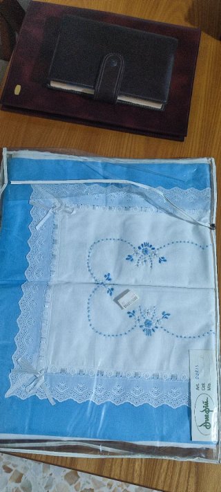 Completo letto ricamato a mano
