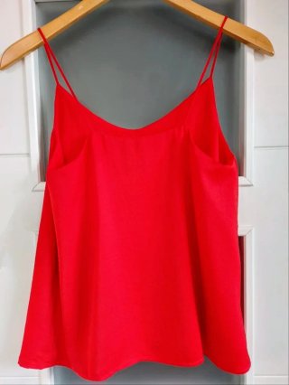 Talla XS/S - Top satén rojo tirantes