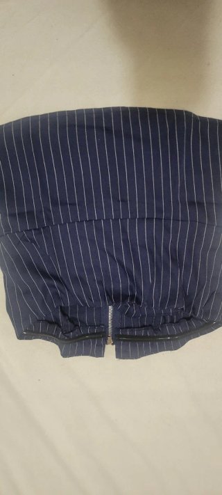 Top azul sin tirantes con rayas