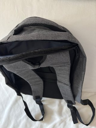 Mochila gris para portátil nueva