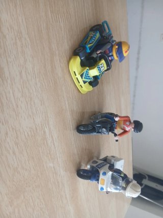 Lote de 3 vehículos: Kart y 2 motos playmobil