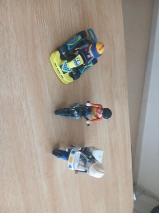 Lote de 3 vehículos: Kart y 2 motos playmobil