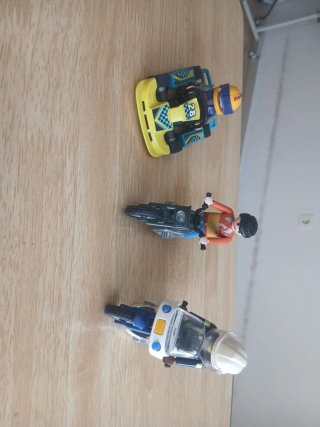 Lote de 3 vehículos: Kart y 2 motos playmobil