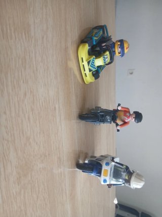 Lote de 3 vehículos: Kart y 2 motos playmobil