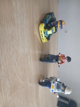 Lote de 3 vehículos: Kart y 2 motos playmobil