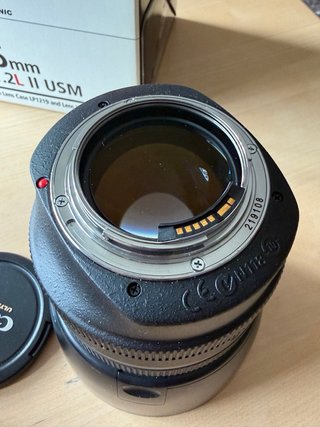 Canon EF 85mm f/1.2L II USM