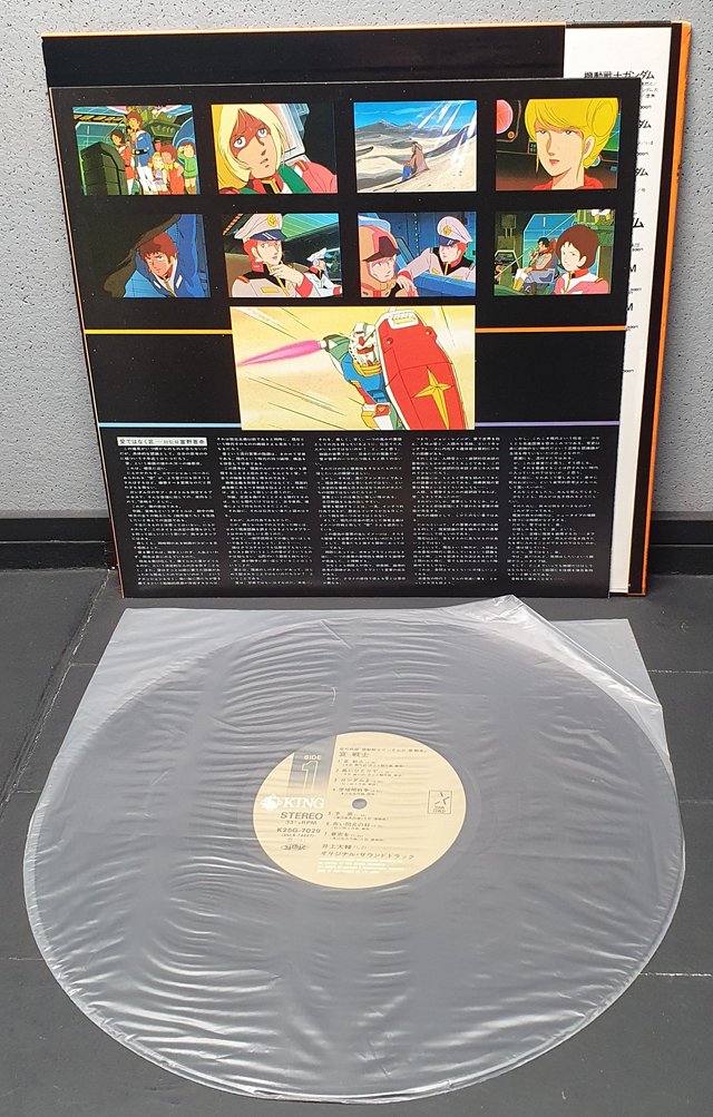 Lote de vinilos de Gundam + Pósters B2