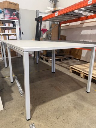 3 Mesa de oficina IKEA gris patas metálicas