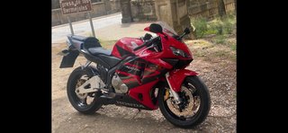 Honda CBR 600 RR Roja y Negra
