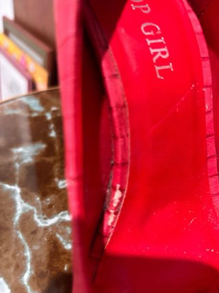 Zapatos de tacón rojos peep toe