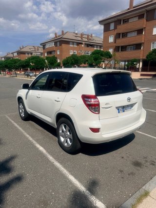 Toyota RAV4 2011