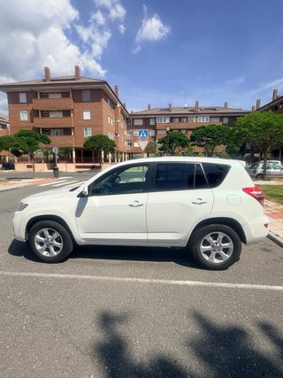 Toyota RAV4 2011