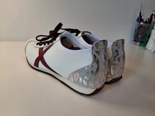 Zapatillas Munich Blancas y Plateadas