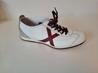 Zapatillas Munich Blancas y Plateadas