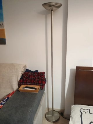 Lámpara de pie moderna plateada