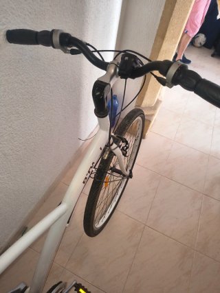 Bicicleta B'Twin Blanca ,original híbrida o