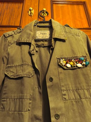 Chaqueta militar Zara mujer pedrería Talla M