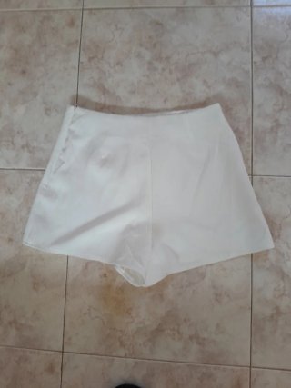 Shein shorts blancos con detalle cruzado