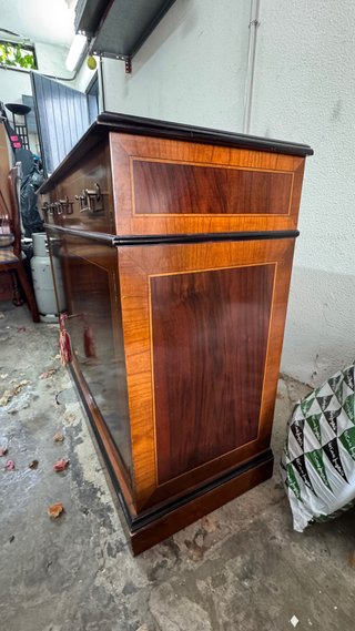 Mueble TV madera marrón y dorado