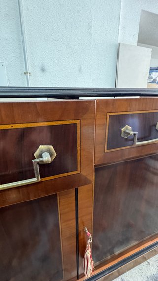 Mueble TV madera marrón y dorado