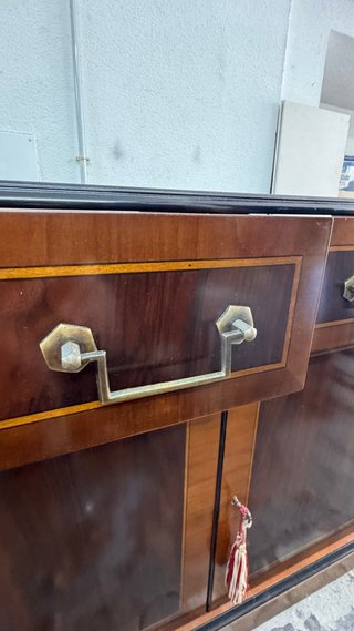 Mueble TV madera marrón y dorado