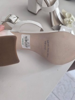 Sandalias tacón Gloria Ortiz blancas