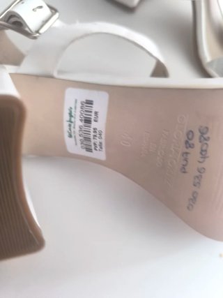 Sandalias tacón Gloria Ortiz blancas