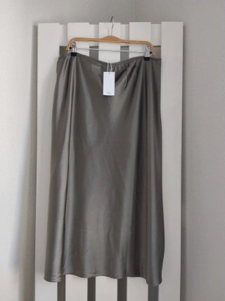 Mango: falda satinada XXL