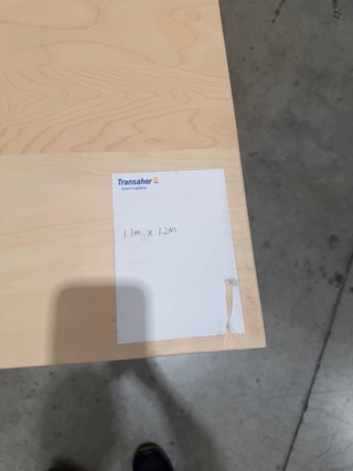 Mesa de oficina IKEA 1.2m x 1m