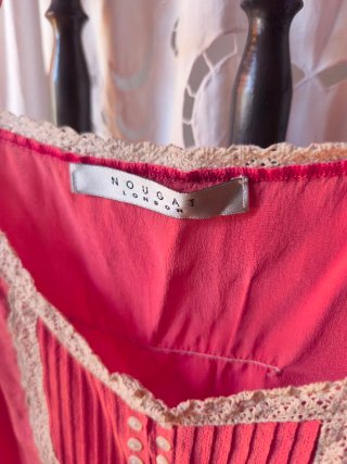 Camisa lencera rosa con encaje