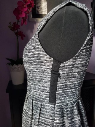 Vestido corto sin mangas gris y negro