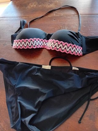 3 bikini un copricostume  un pantaloncino mare e u